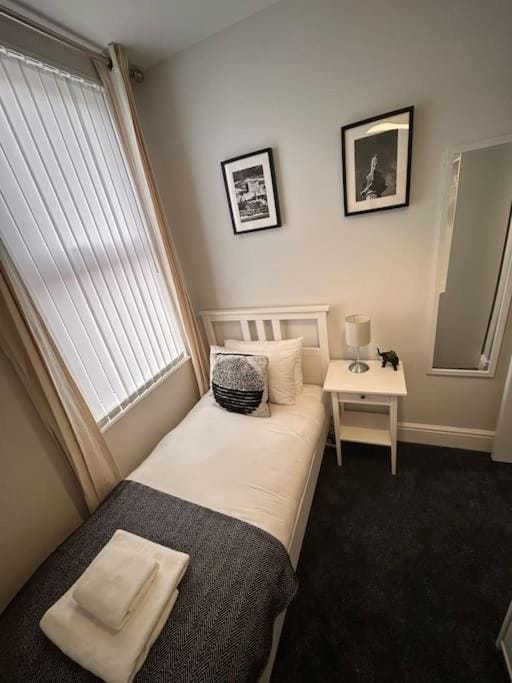 Hambledon-Downstairs 2Bed flat Apartment in England
