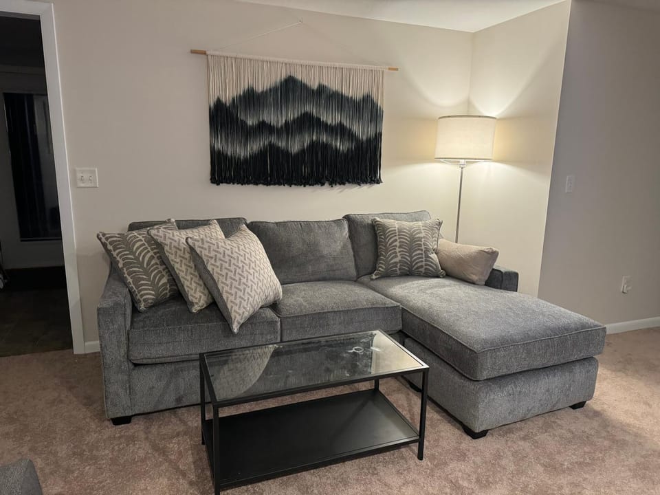 Charming Lake Community Bungalow House in Barnstead