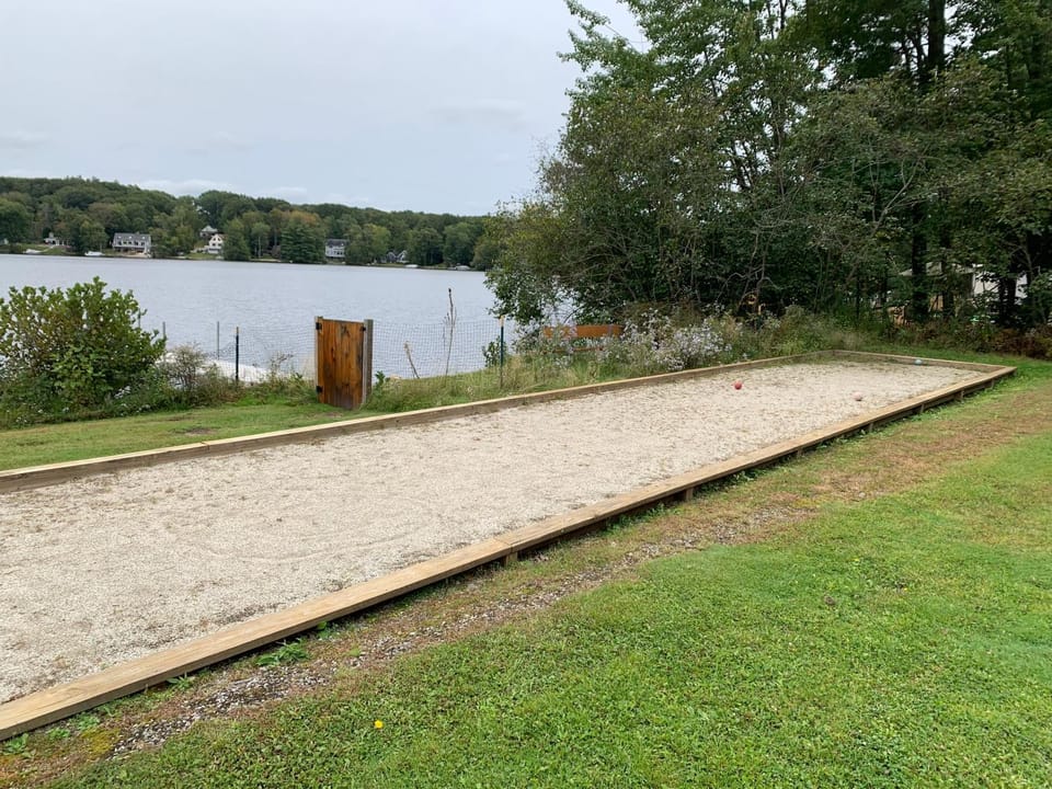 Charming Lake Community Bungalow House in Barnstead