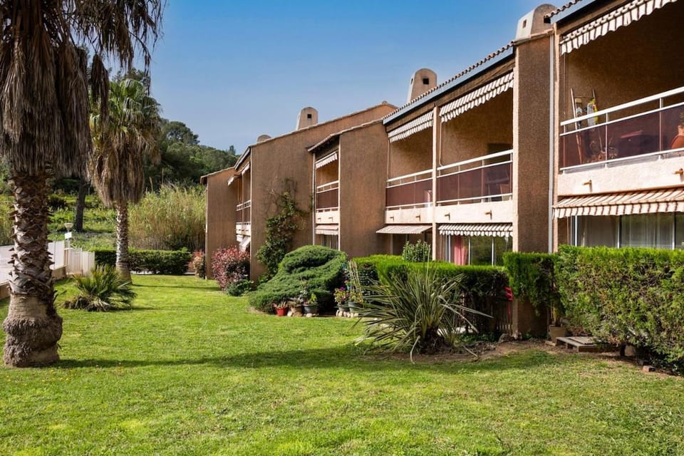 charme logement piscine terrasse Apartment in French Riviera