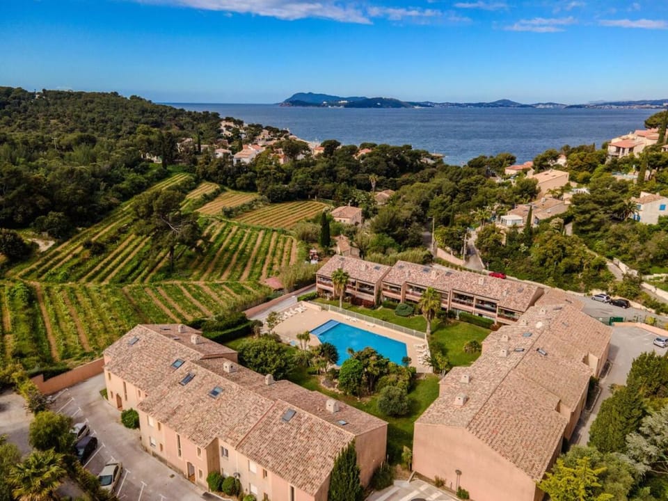 charme logement piscine terrasse Apartment in French Riviera