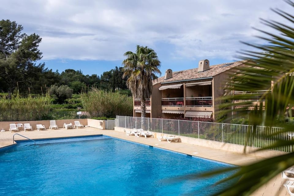 charme logement piscine terrasse Apartment in French Riviera