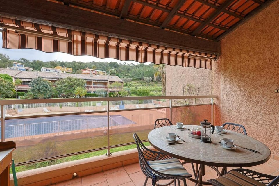 charme logement piscine terrasse Apartment in French Riviera
