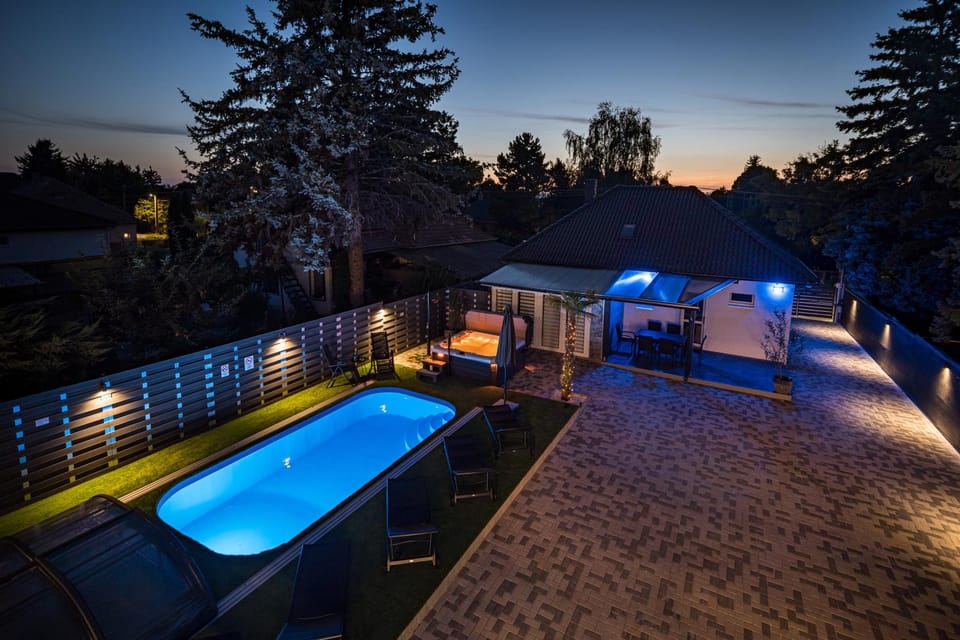 Night, Natural landscape, Hot Tub, Pool view, Swimming pool, Swimming pool, sunbed