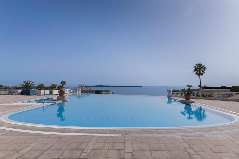 Bella Vista - Piscine, vue mer, parking, clim Apartment in Cannes