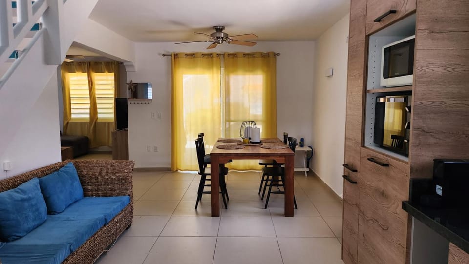 TV and multimedia, Kitchen or kitchenette, Living room, Seating area, Dining area, fireplace, minibar