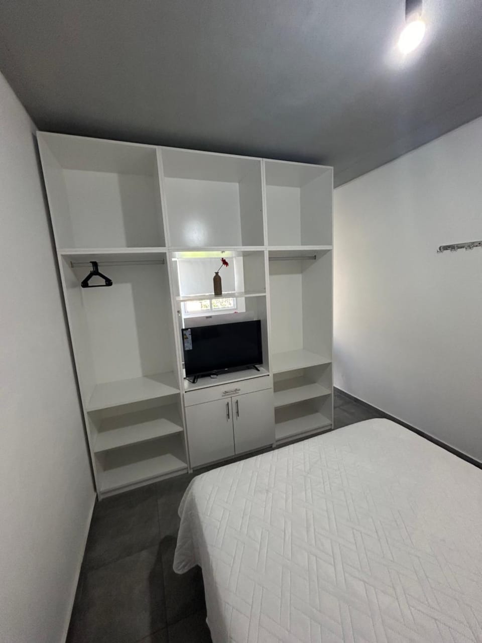 Bed, TV and multimedia, Photo of the whole room, Bedroom, wardrobe