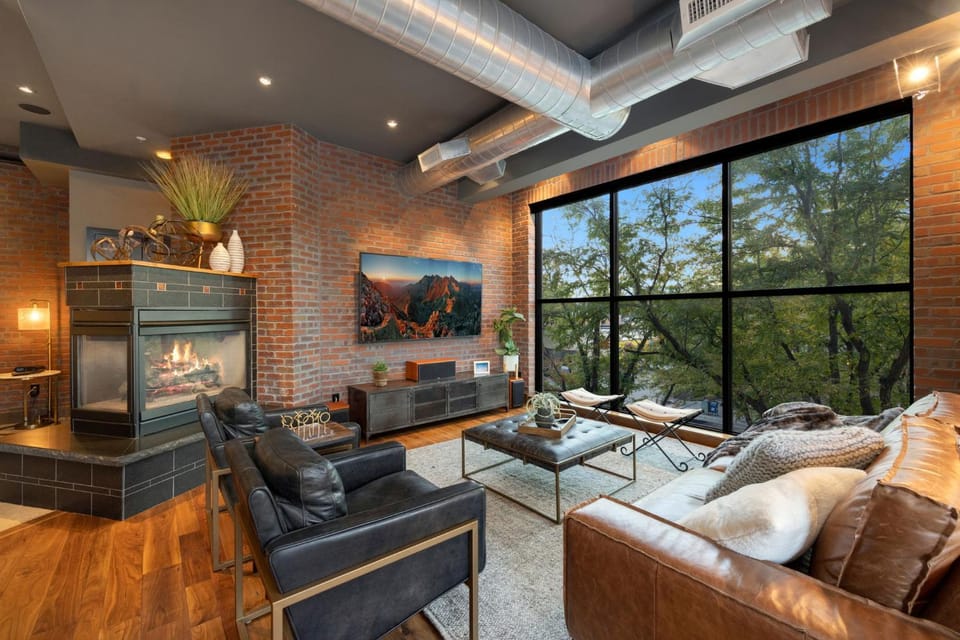 Penthouse with Mountain Views in the Heart of Old Town Apartment in Fort Collins