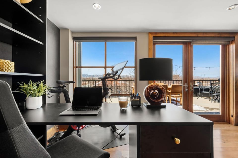 Penthouse with Mountain Views in the Heart of Old Town Apartment in Fort Collins