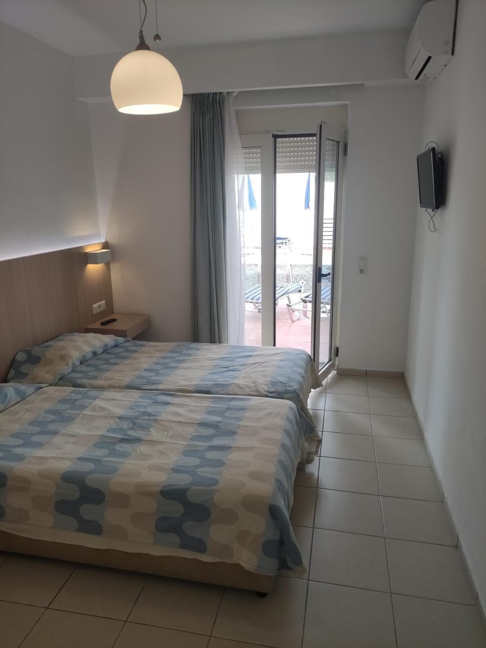 Bed, TV and multimedia, Photo of the whole room, Bedroom, air conditioner
