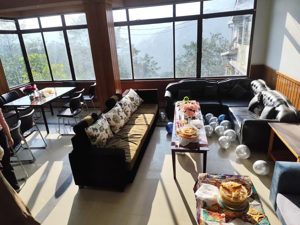 Restaurant/places to eat, Restaurant/places to eat, Food and drinks, Dining area, Food, Breakfast, Continental breakfast