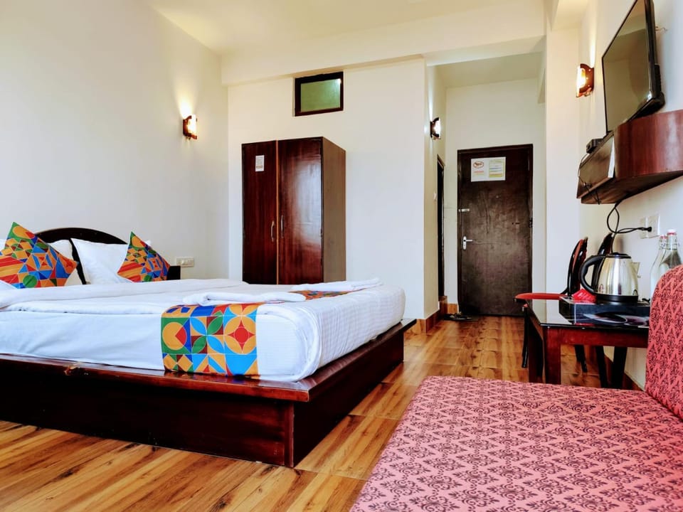 Communal lounge/ TV room, Bed, TV and multimedia, Living room, Bedroom