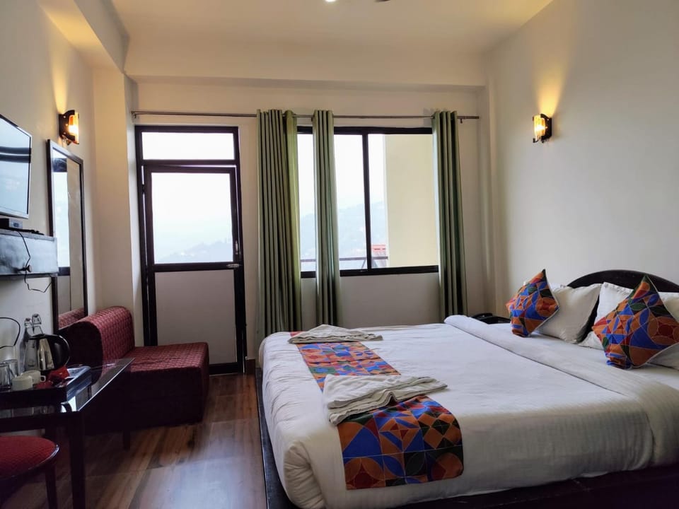 Communal lounge/ TV room, Bed, TV and multimedia, Bedroom