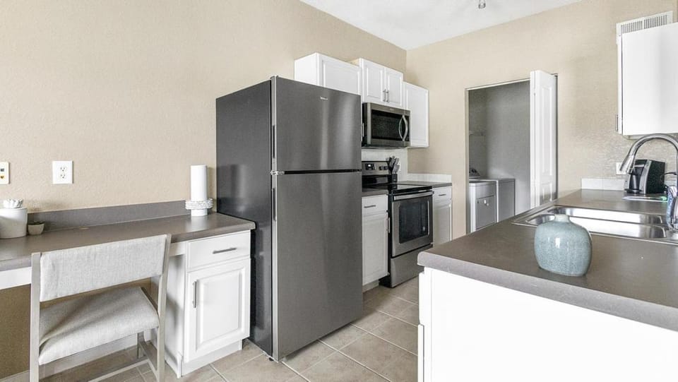 Landing Modern Apartment with Amazing Amenities (ID1403X079) Apartment in Pinellas Park