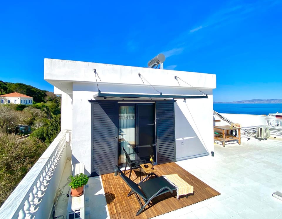 View (from property/room), Balcony/Terrace, Sea view, sunbed