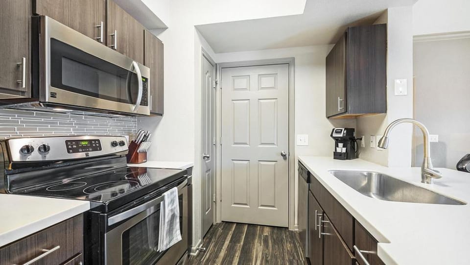 Landing Modern Apartment with Amazing Amenities (ID4636X96) Apartment in Cedar Park