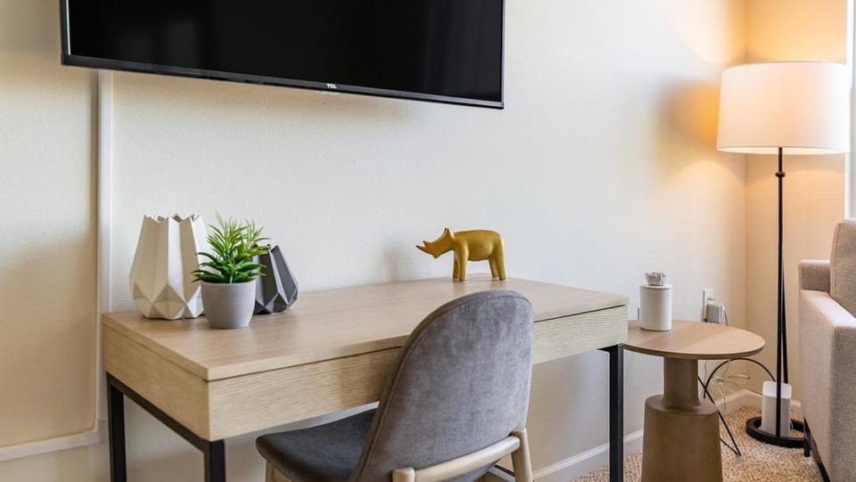 Landing Modern Apartment with Amazing Amenities (ID8603X67) Apartment in Perry Township