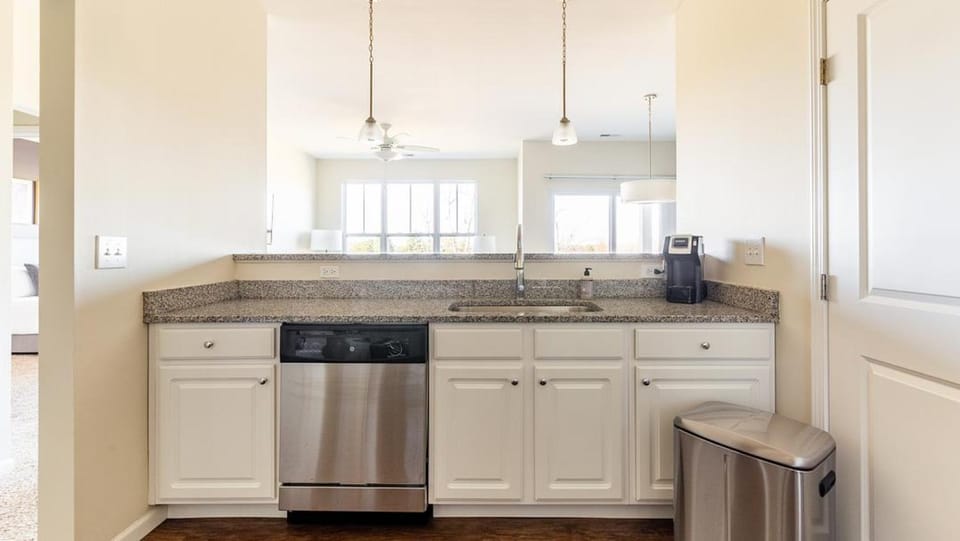 Landing Modern Apartment with Amazing Amenities (ID8603X67) Apartment in Perry Township