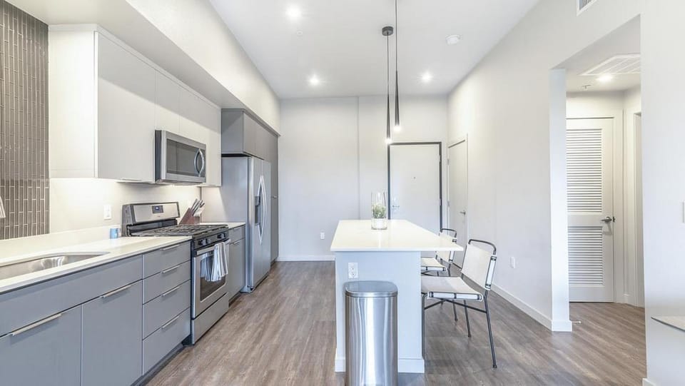 Landing - Modern Apartment with Amazing Amenities (ID2703X30) Apartment in Orange