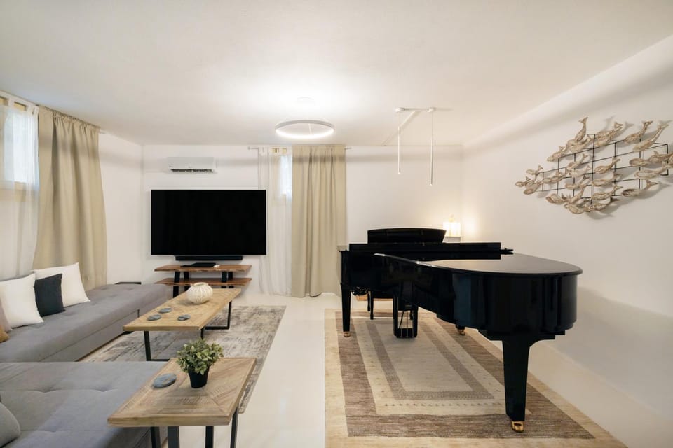 TV and multimedia, Seating area, Evening entertainment