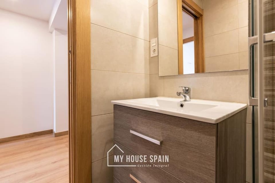 MyHouseSpain - Luminoso y amplio piso en el centro Apartment in Gijón