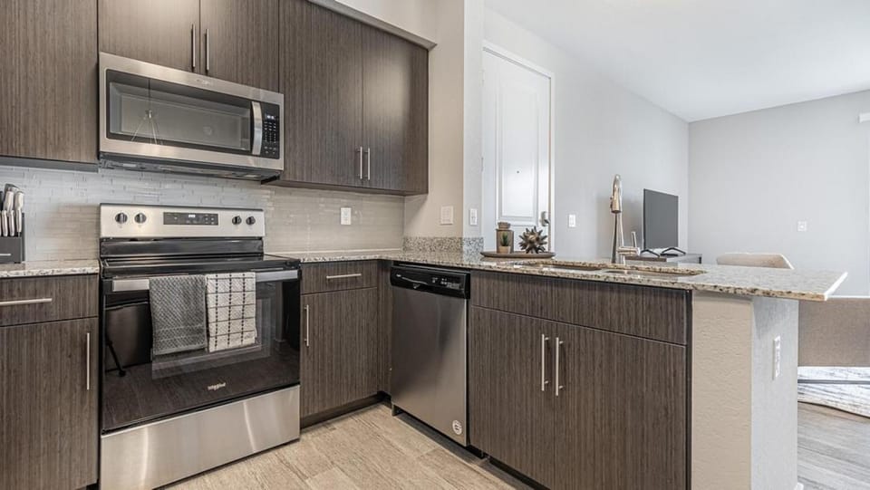 Landing - Modern Apartment with Amazing Amenities (ID6805X00) Apartment in Lee County