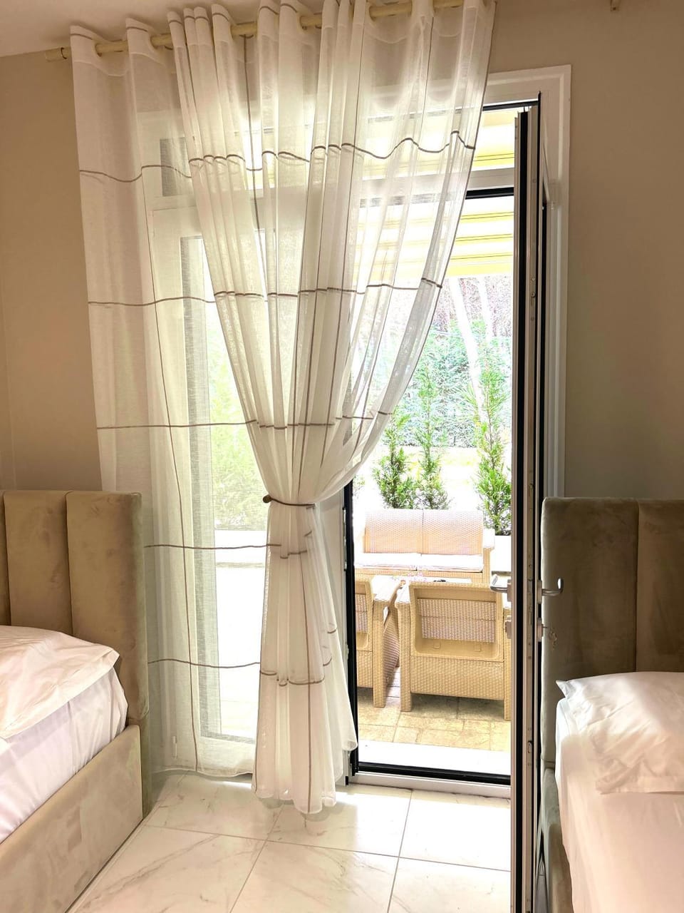 Bedroom, Garden view
