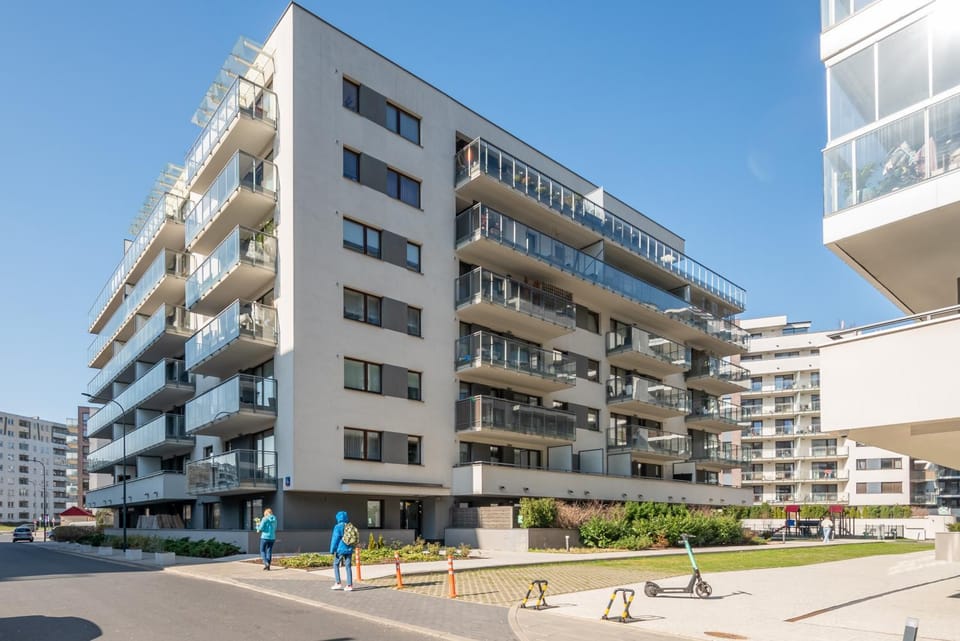 Property building, Neighbourhood, Location