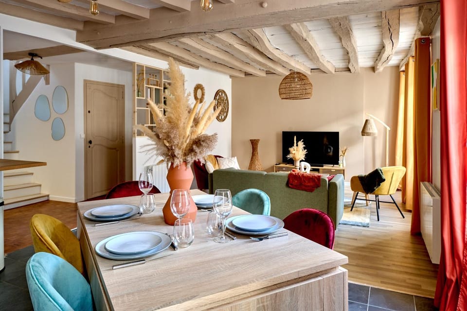 Living room, Seating area, Dining area