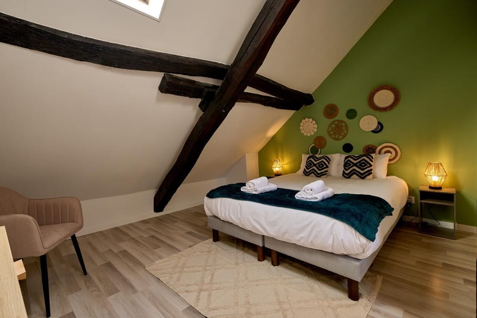 Bed, Photo of the whole room, Bedroom