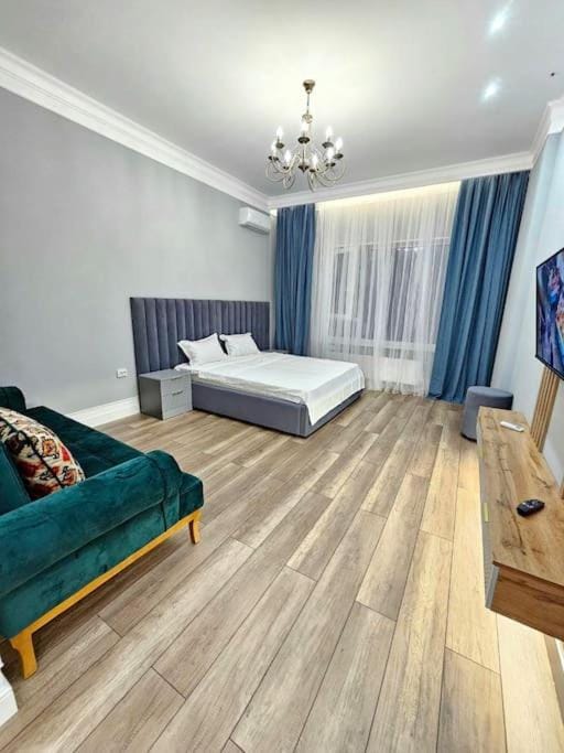 Bed, TV and multimedia, Seating area, Bedroom