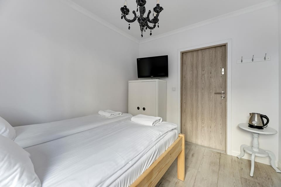 Bedroom, towels