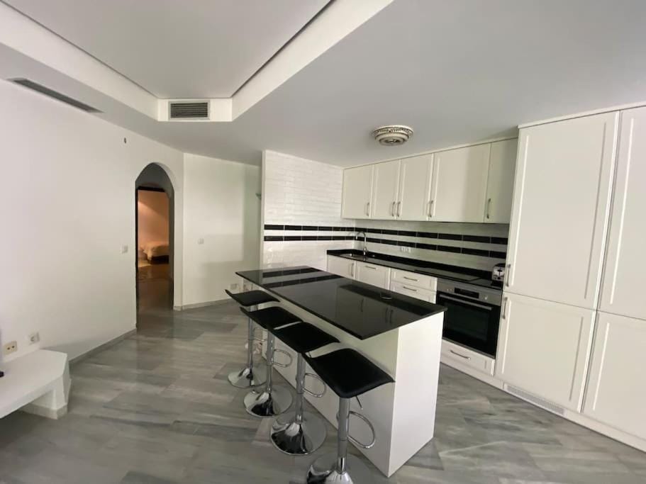 Beach (3mins walk) Apartment. Newly Renovated. Apartment in Marbella