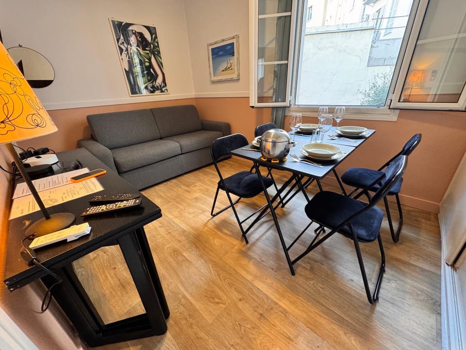 Living room, Dining area