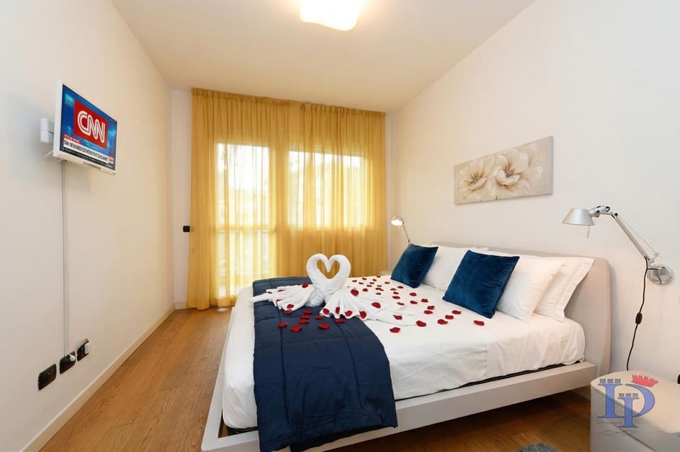 Bed, TV and multimedia, Photo of the whole room, Bedroom, air conditioner