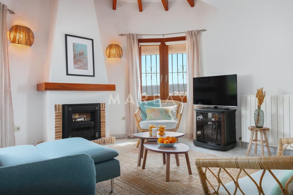 TV and multimedia, Living room, Seating area, Evening entertainment, flat iron
