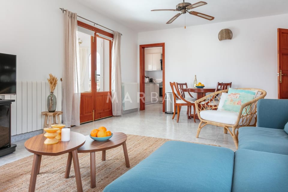 Communal lounge/ TV room, TV and multimedia, Living room, Seating area, Dining area