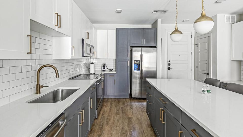 Landing Modern Apartment with Amazing Amenities (ID1214X444) Apartment in Dallas