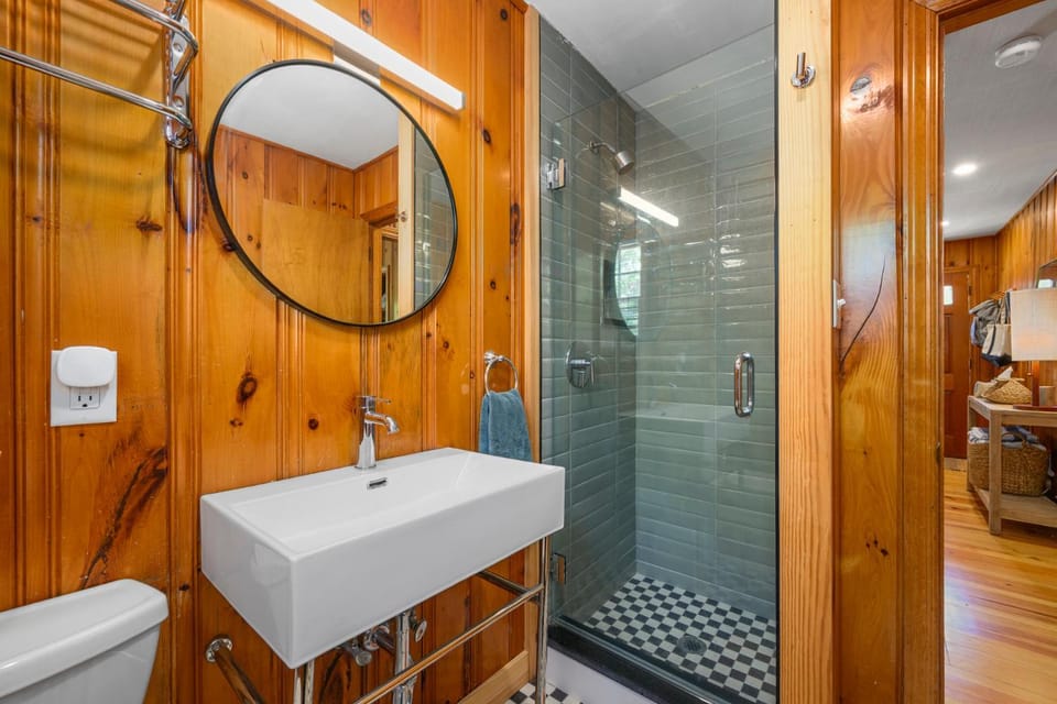 Chic Coastal Cottage Near Beach House in Dennis Port