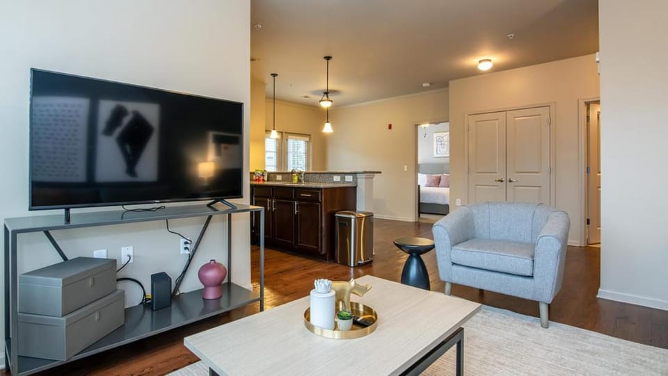 Landing Modern Apartment with Amazing Amenities (ID7805X76) Apartment in Huntsville