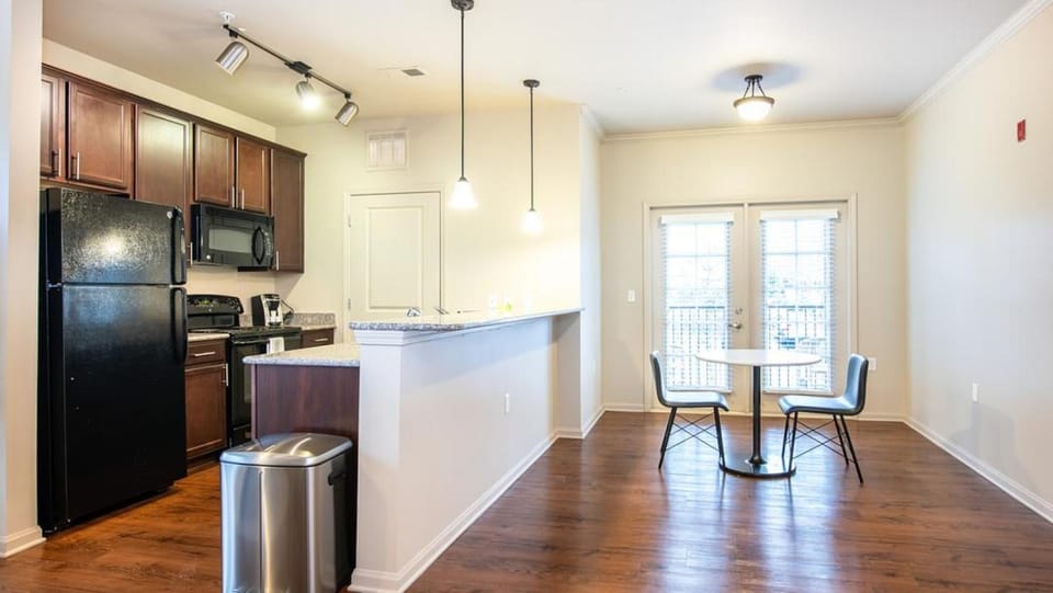 Landing Modern Apartment with Amazing Amenities (ID7805X76) Apartment in Huntsville