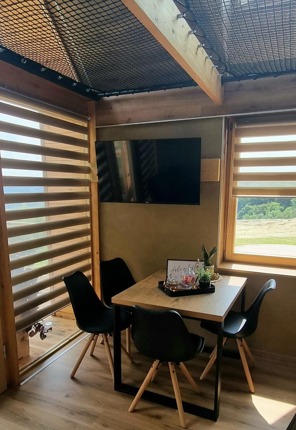 TV and multimedia, Dining area