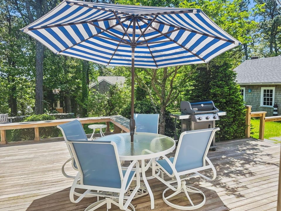 Sandy Spot: Walk to Beach, Sleeps 10 House in Harwich