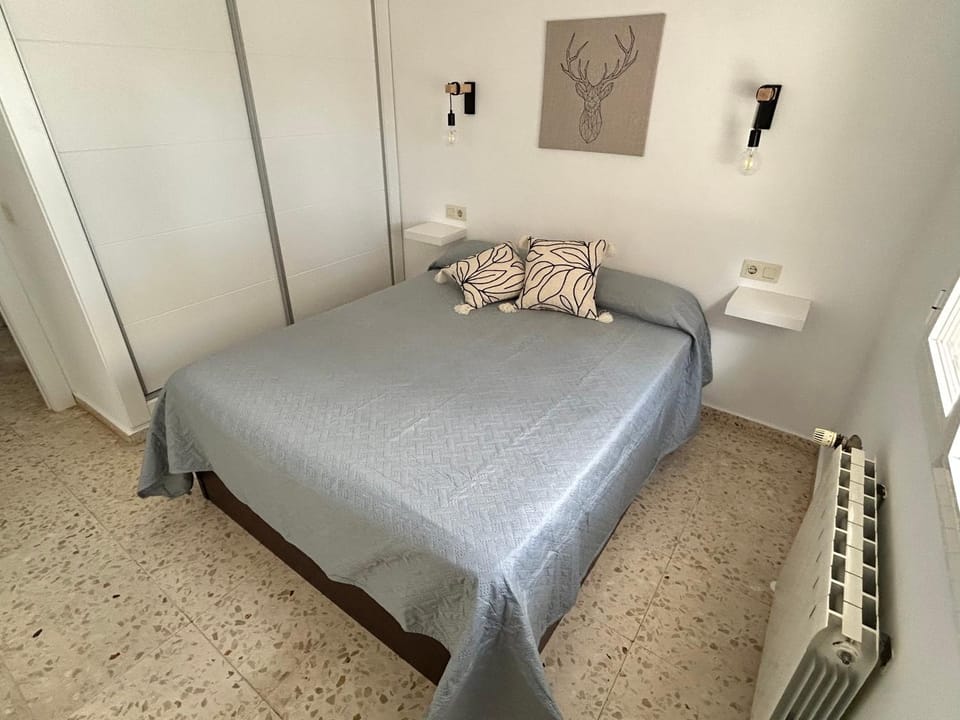 Bed, Photo of the whole room, Bedroom, air conditioner