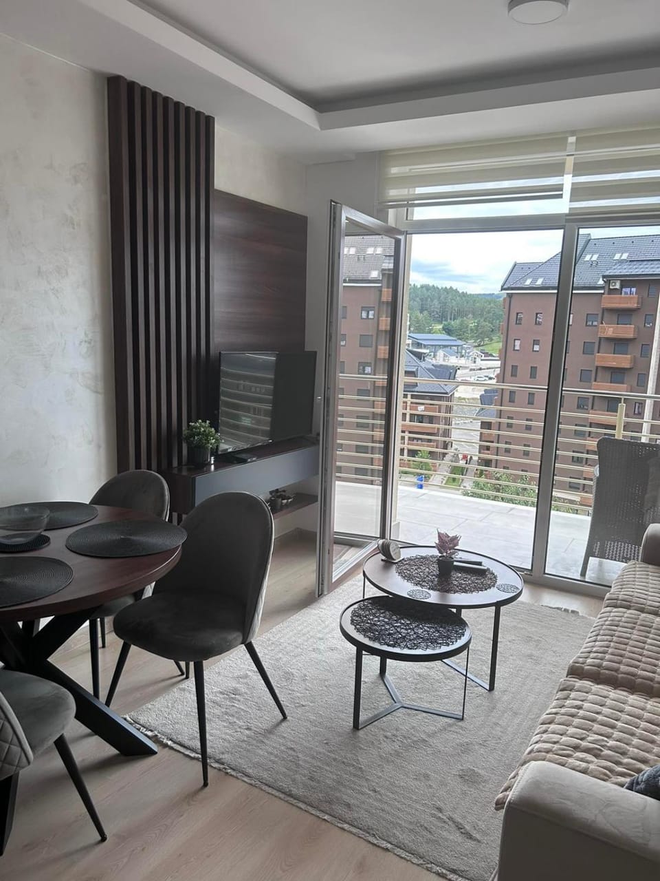 View (from property/room), Balcony/Terrace, Living room, Seating area, Dining area