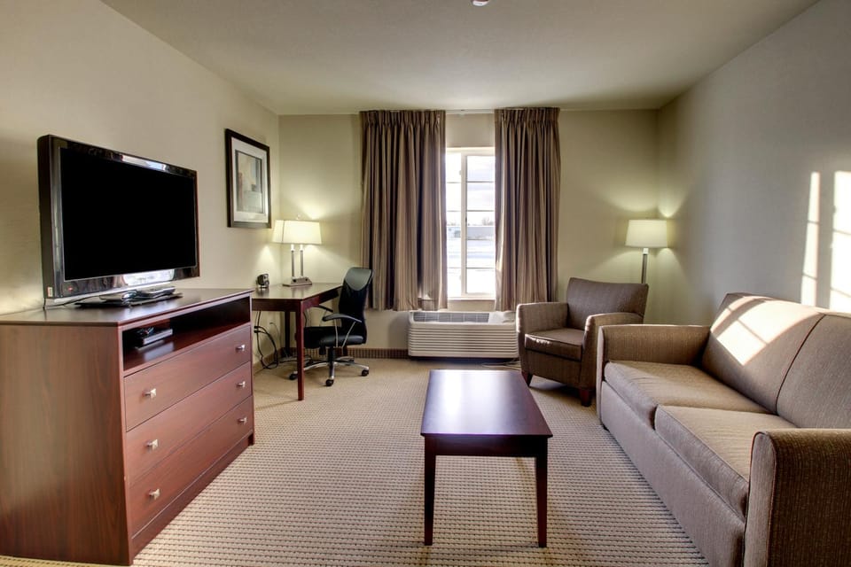 Bed, TV and multimedia, Living room