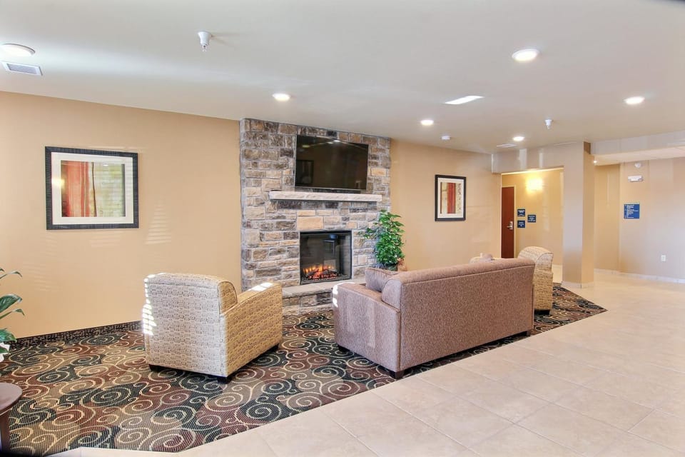 Communal lounge/ TV room, Lobby or reception