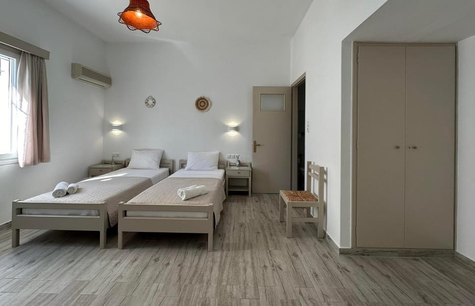 Bed, Photo of the whole room, Bedroom, towels, wardrobe, air conditioner