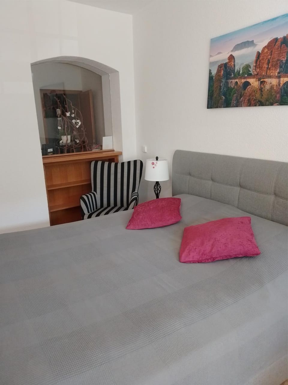 Bed, Seating area