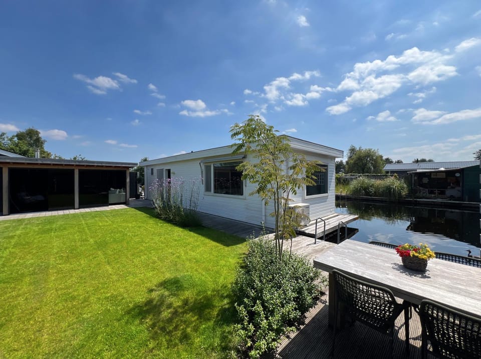 New- Private Cosy Houseboat, on a lake near Amsterdam Chalet in South Holland (province)